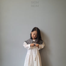 Load image into Gallery viewer, Lauren Shoulder Cape