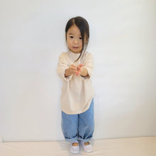 Load image into Gallery viewer, Essential Basic Long Sleeve Tee