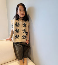 Load image into Gallery viewer, Peanut Corduroy Cargo Pants