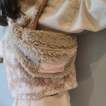 Load image into Gallery viewer, Karit Dumble Hip Sack