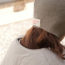 Load image into Gallery viewer, Lao Knit Bonnet