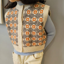 Load image into Gallery viewer, Marron Knit Vest
