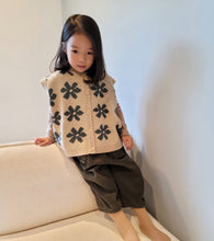 Load image into Gallery viewer, Byeats Knit Vest
